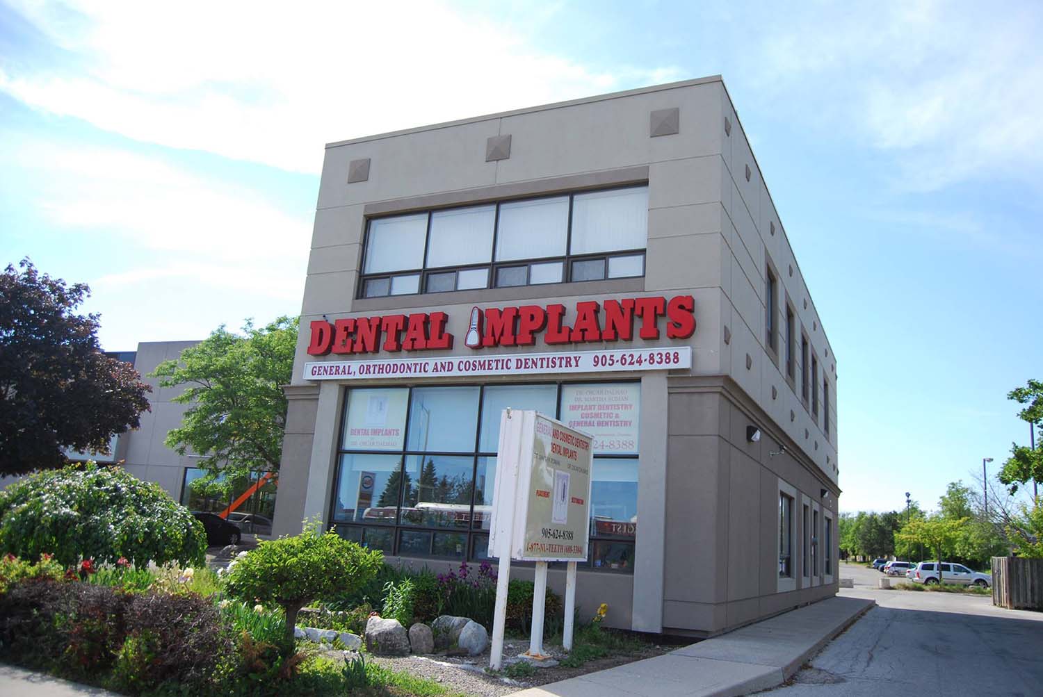 About Us - Dr. Oscar Dalmao's Mississauga Dental Office
